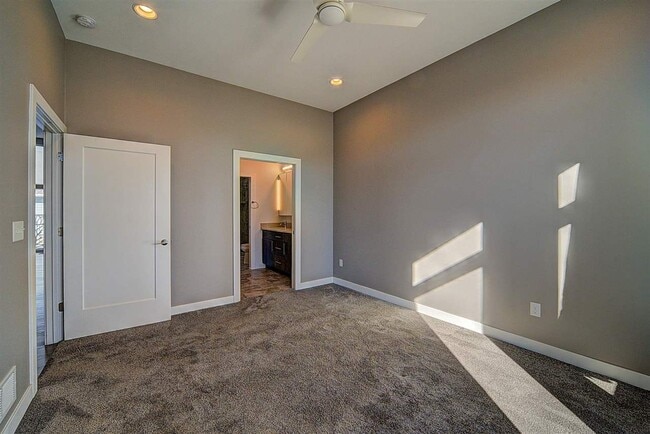 Building Photo - 704 American Pharaoh Dr