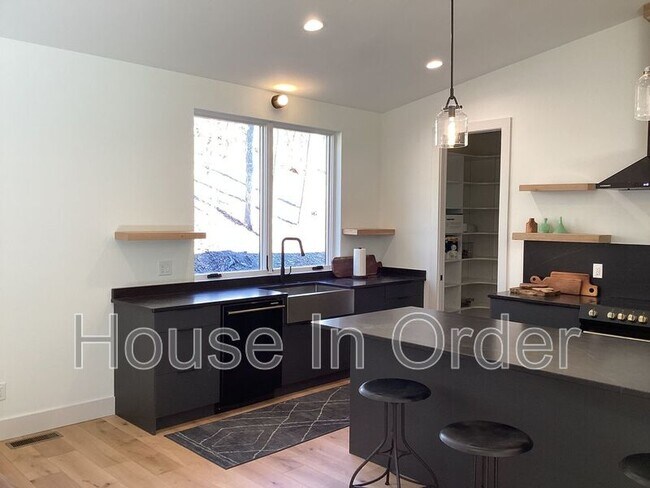 Building Photo - 170 Mountain Laurel Ln