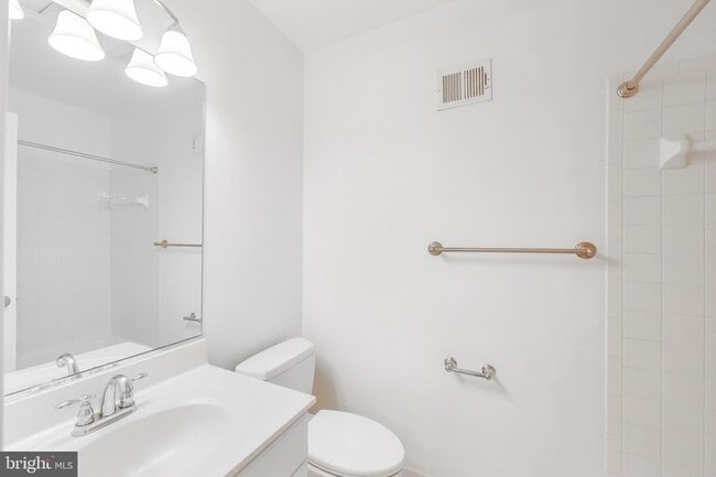Building Photo - 1325 Chetworth Ct
