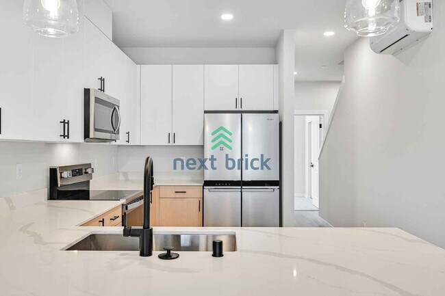 Building Photo - Modern Brand New 3-Bed, 3-Bath Home in the Heart of Lynnwood – Luxury Living Awaits!