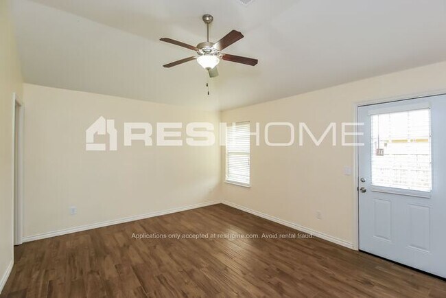 Building Photo - HOME FOR RENT!!