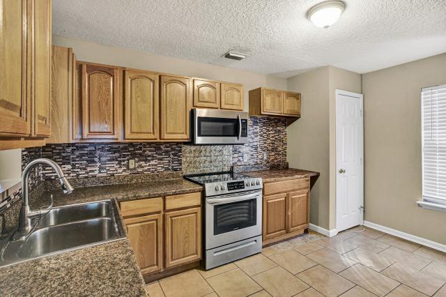 Building Photo - 3 bedroom in Jacksonville FL 32208