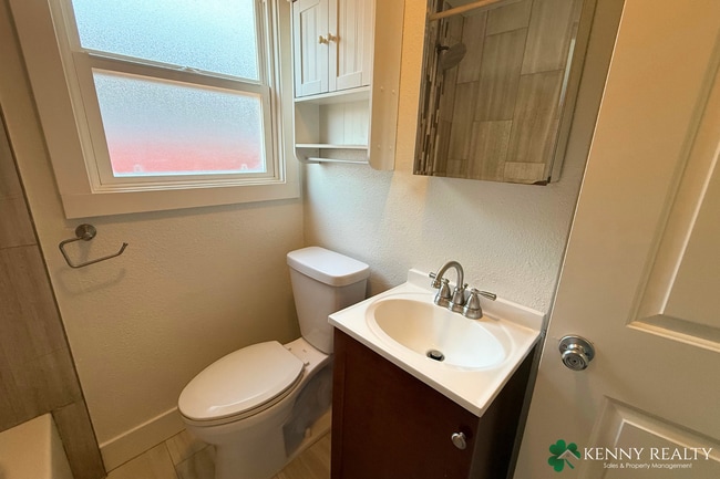 Building Photo - 3 Bedroom, 2 Bathroom (Main House + ADU) -...