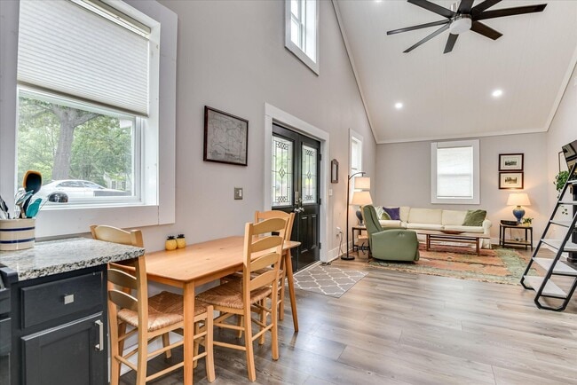 Building Photo - 116 Edgefield Ave NW