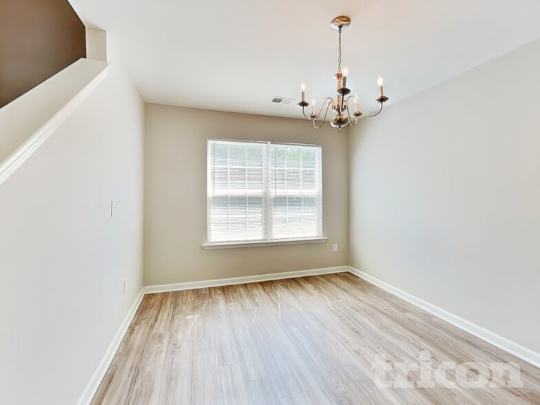 Building Photo - 747 Markham Cir