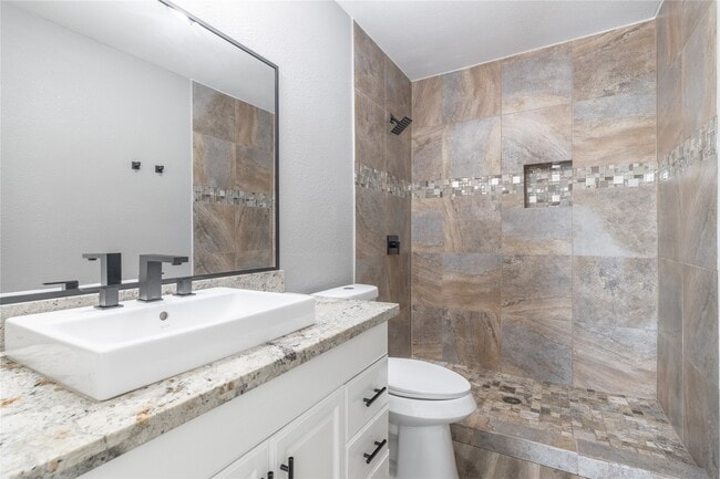 Building Photo - 725 10th St