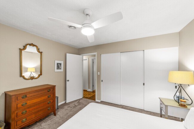 Building Photo - Fantastic 4-Bedroom with Updated Kitchen &...