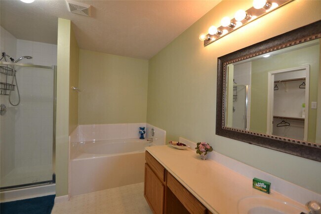 Building Photo - 5126 Riverwood Dr