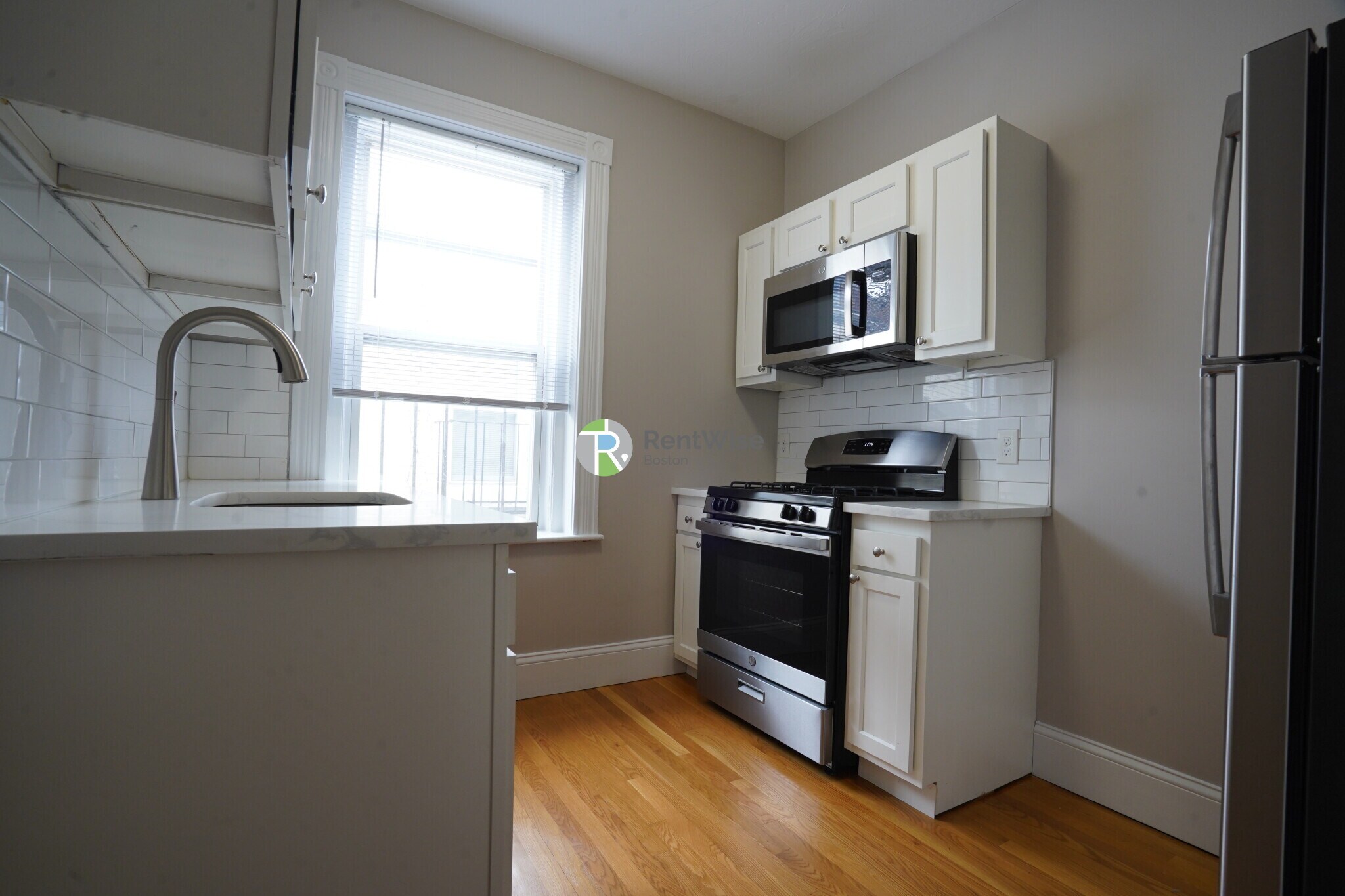 Building Photo - 76 Gordon St