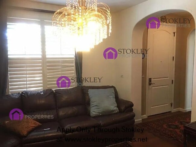 Building Photo - 2103 Maidenhair Way