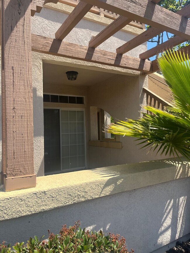 Building Photo - Now Available! Spacious 3 Bed, 2 Bath Corn...