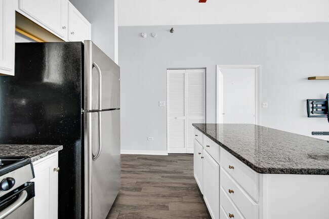 Building Photo - 1600 S Indiana Ave