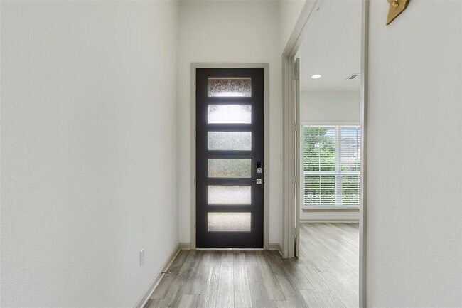 Building Photo - 228 Barton Oak Trl