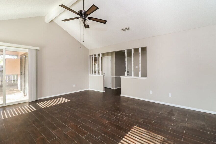 Building Photo - 5911 Woodsetter Ln