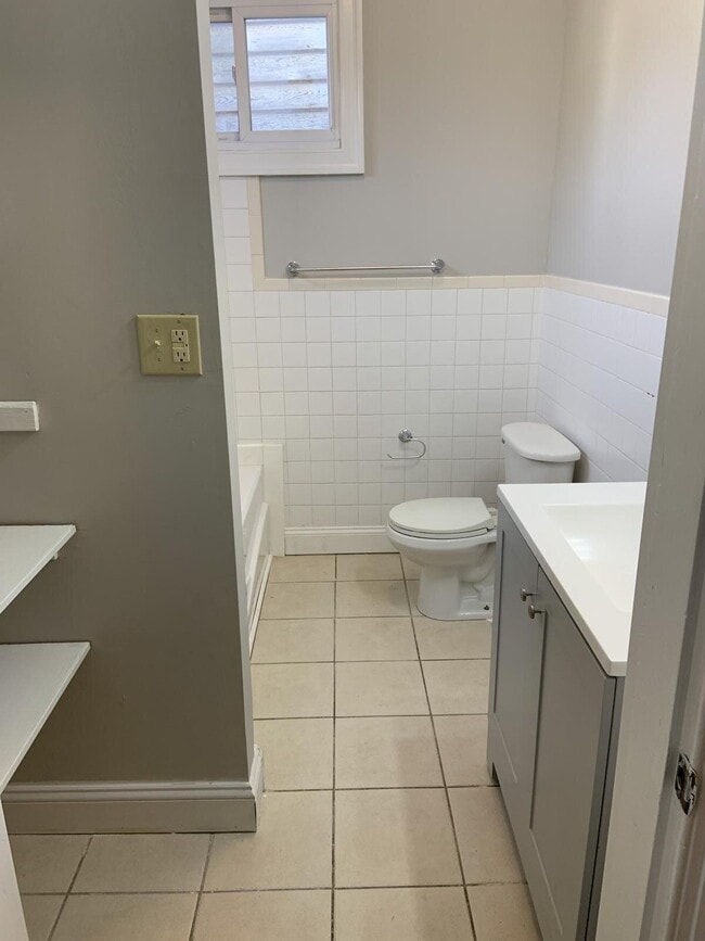 Primary Photo - 69 Main St