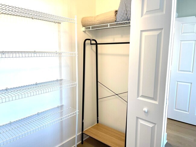 Building Photo - 616 Clearwater Park Rd