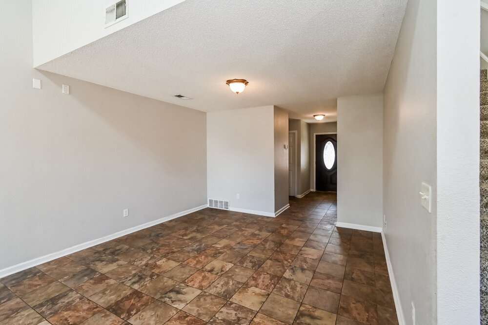 Building Photo - 7292 Green Ash Dr