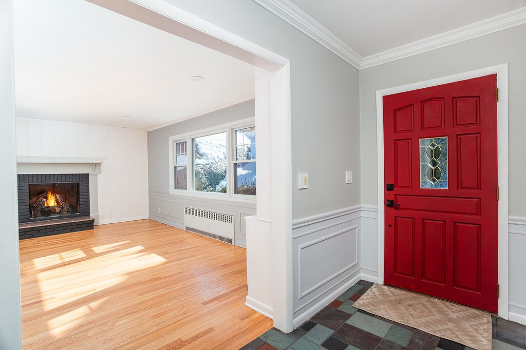 Building Photo - 198 Valley Rd