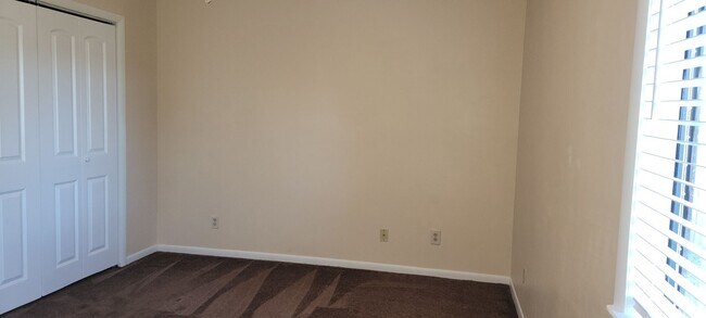 Building Photo - Charming 3Bed/2Ba Home, Conveniently Located in Lynn Haven! *1/2 OFF Security Deposit for Active-...