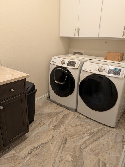 Laundry room - 427 Silvercrown Way