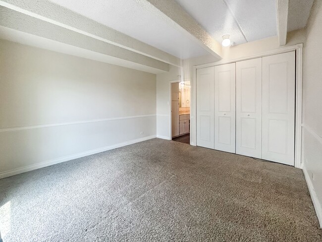 Building Photo - $0 DEPOSIT OPTION. SPACIOUS 12TH-FLOOR 1-B...