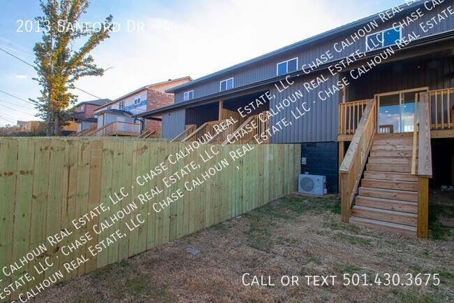 Building Photo - 2013 Sanford Dr