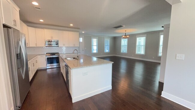 Building Photo - Beautiful Home in Summers Corner