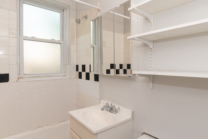 Building Photo - 2832 N Burling