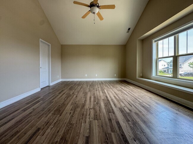 Building Photo - Gorgeous 4 Bed 2.5 Bath Home in West Gate