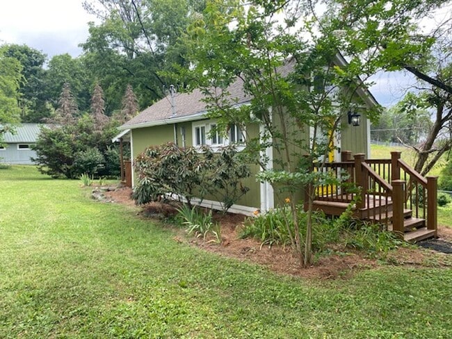 Building Photo - Furnished Tiny House!