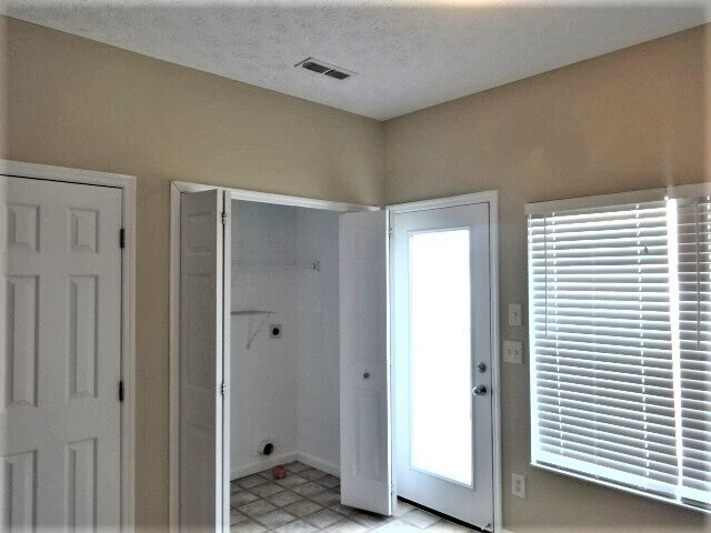 Building Photo - 1115 Sunset Drive