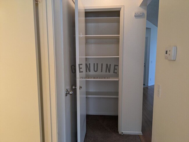 Building Photo - Charming 1Bd Upstairs Condo w/ Den & Garage