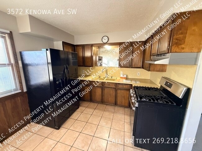 Building Photo - 3572 Kenowa Ave SW