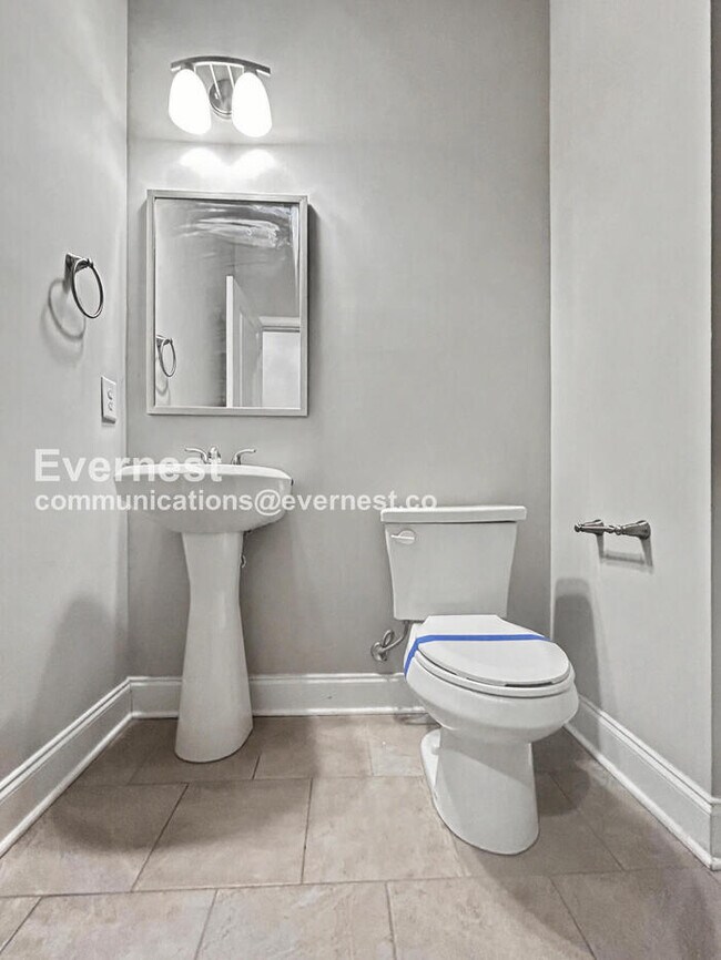 Building Photo - Limited Time Special Offer / 3 Bed/3 Bath Home with Garage / Pet-Friendly / Vouchers Accepted / A...