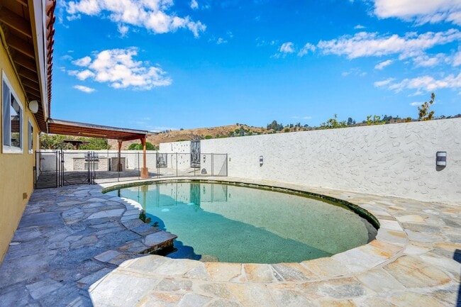 Building Photo - Fully Remodeled 4-Bedroom Single-Story ADU...