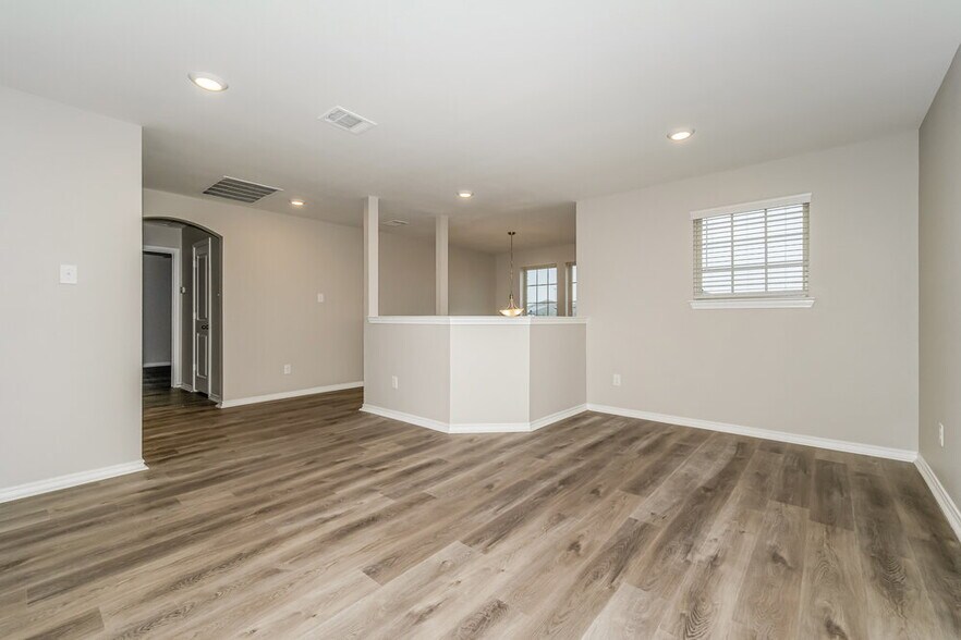 Building Photo - 820 Horton St