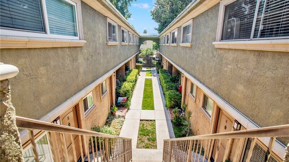 Building Photo - 20235 Cohasset St