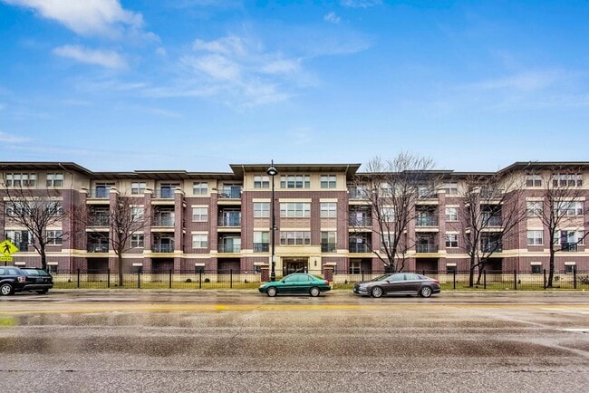 Building Photo - 6436 Roosevelt Rd