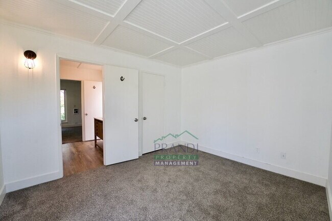 Building Photo - 505 Larkspur Plaza Dr