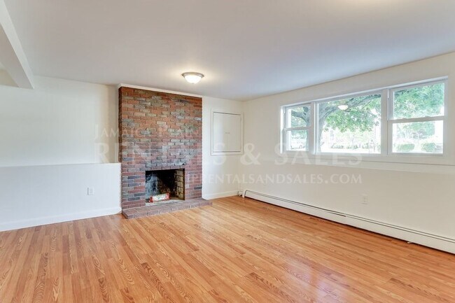 Building Photo - 19 Norton St