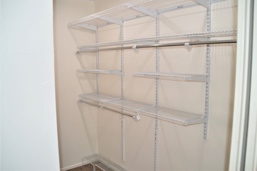 Building Photo - 6050 Canterbury Dr