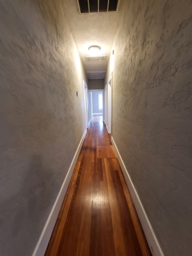 Building Photo - PRELEASING July 2024 - (3-4) Bed/(2) Bath ...