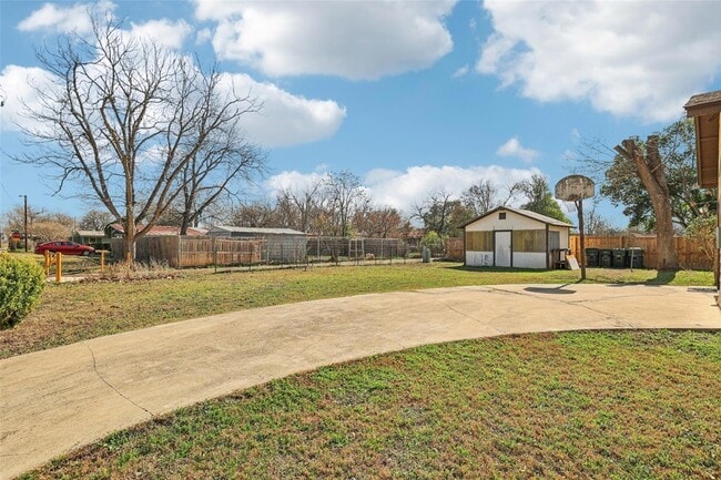 Building Photo - 620 Barbara Dr