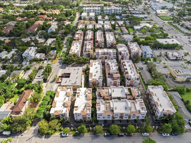 Building Photo - 1033 NE 17th Way