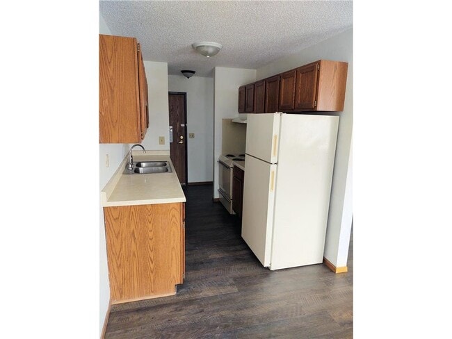 Building Photo - 222 6th St SW