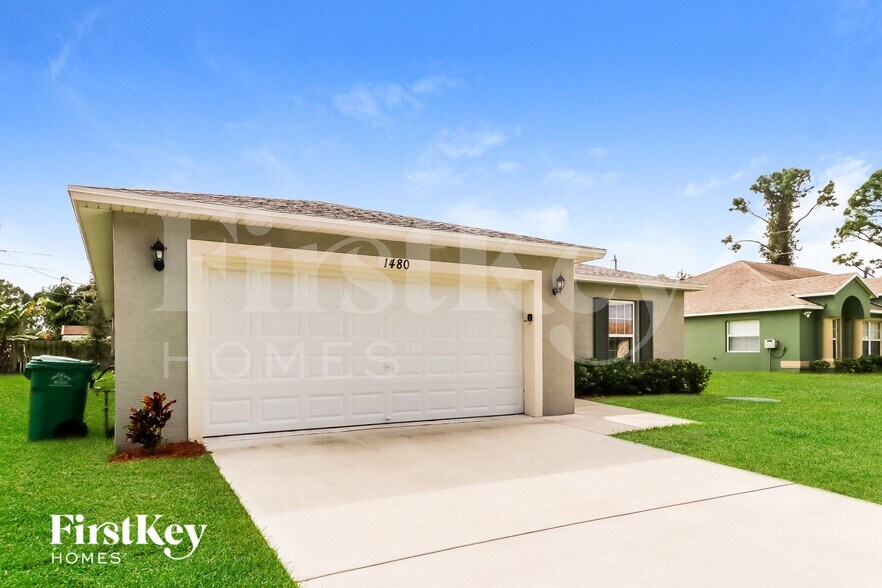 Building Photo - 1480 SW Gadsan Ave