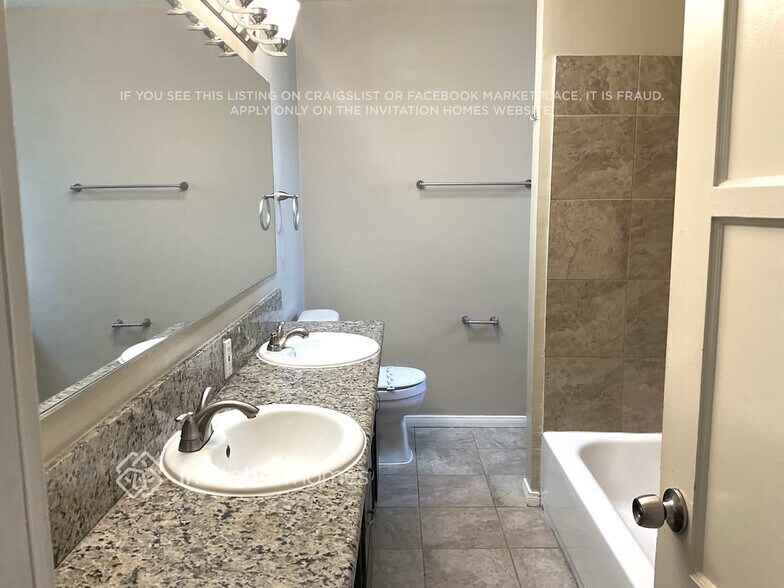 Building Photo - 13139 Archwood St