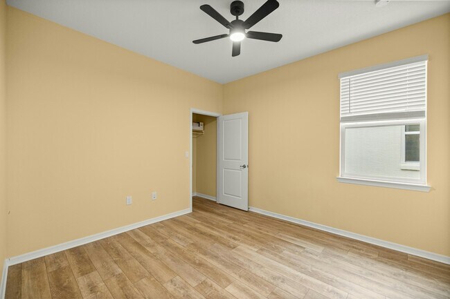 Building Photo - 6137 SW 70th Ave