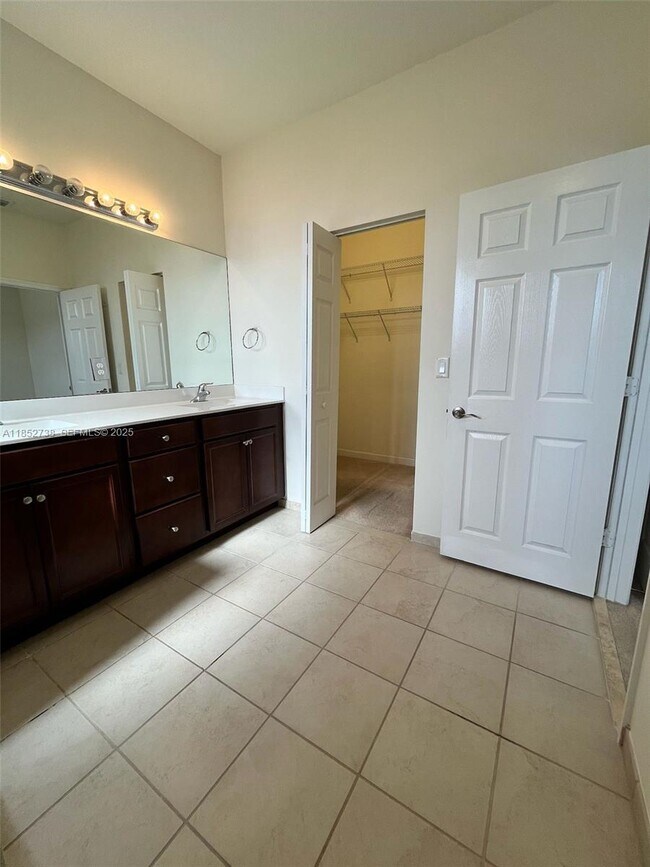 Building Photo - 159 SE 33rd Terrace