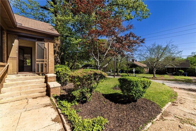 Building Photo - 1029 Katherwood Dr SW